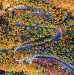 随州大洪山景区蜿蜒山间的公路美如画